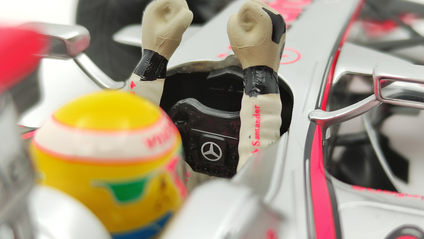 Minichamps Mclaren Mercedes MP4/23 Lewis Hamilton 2008 Brazilian GP winner 1/18 530081832