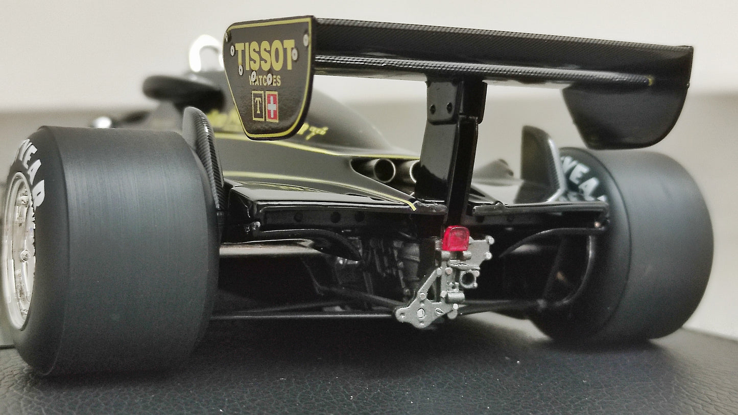 GP Replicas JPS Lotus Ford 91 Elio de Angelis 1982 1/18 GP066A