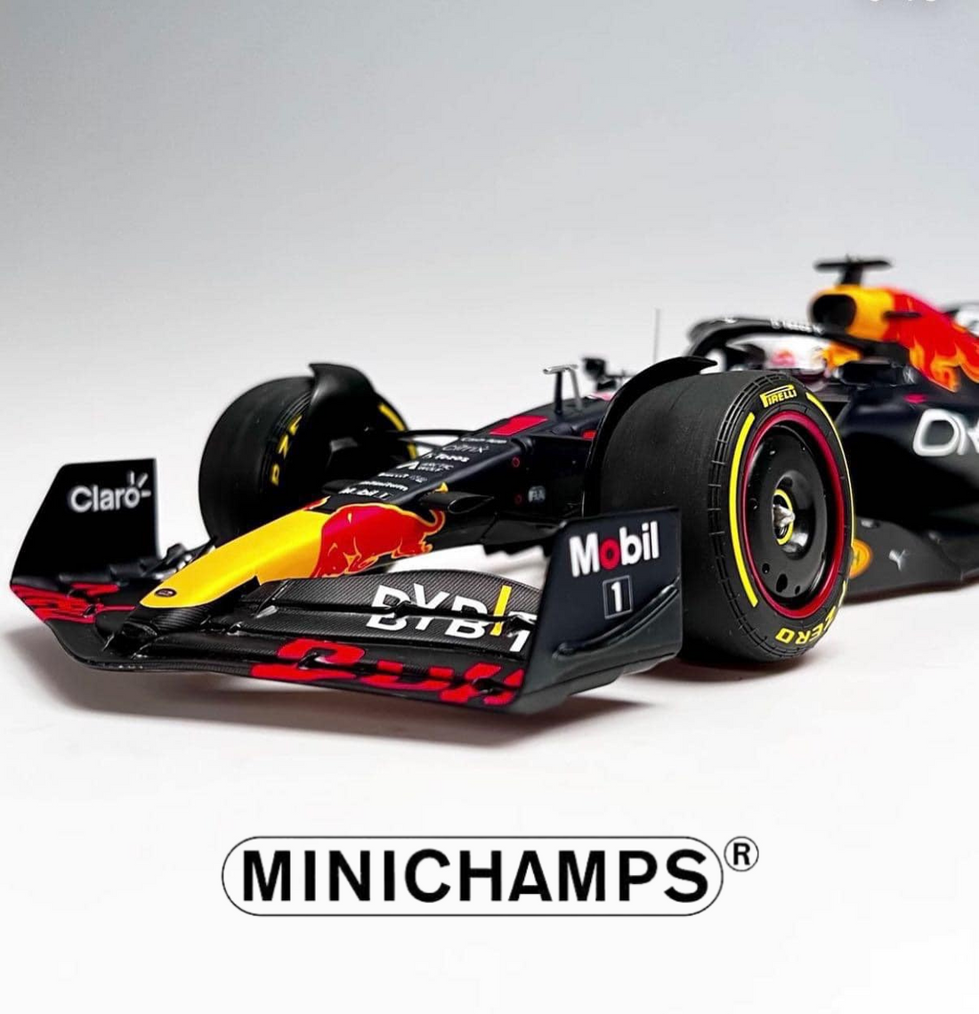 Red Bull RB18 Minichamps 1/18 model first pictures!