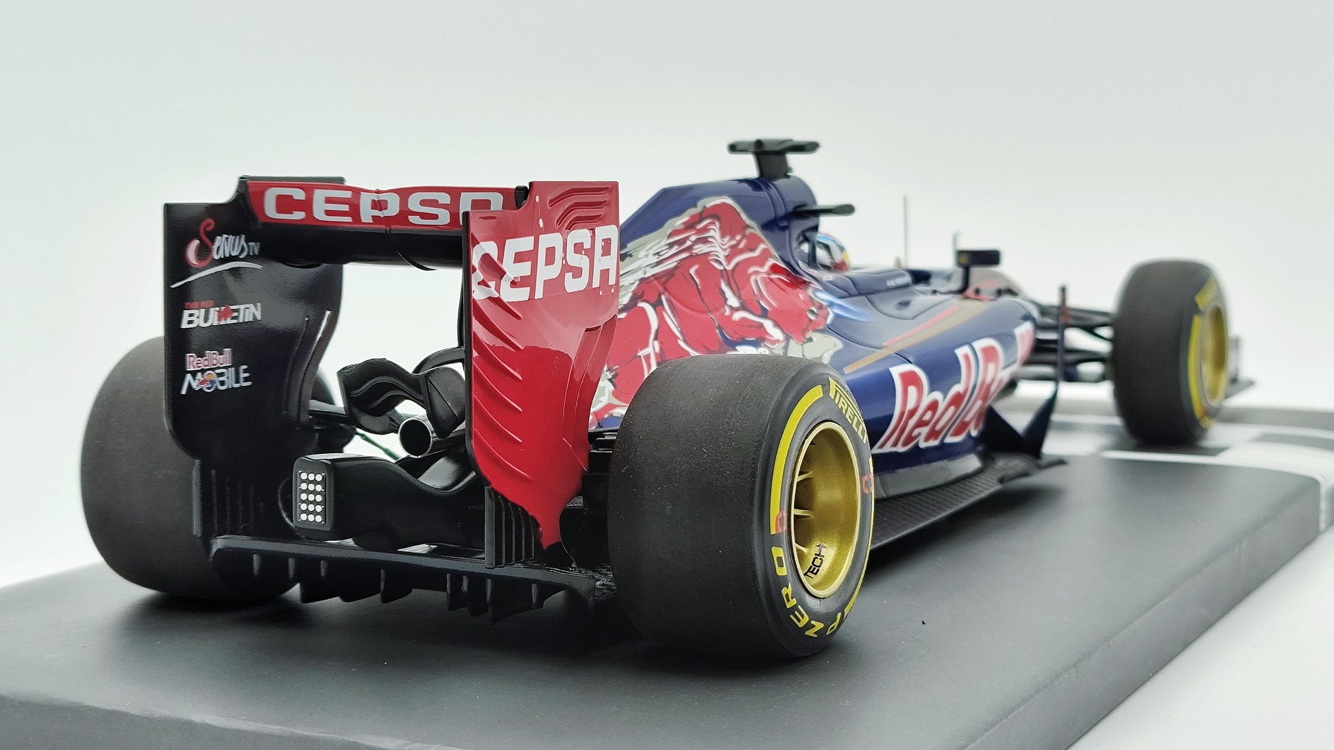 Toro Rosso STR1 Vettel Test F1 Minichamps 1/18 Toro Rosso STR1 Vettel Test F1 Minichamps 1/18
