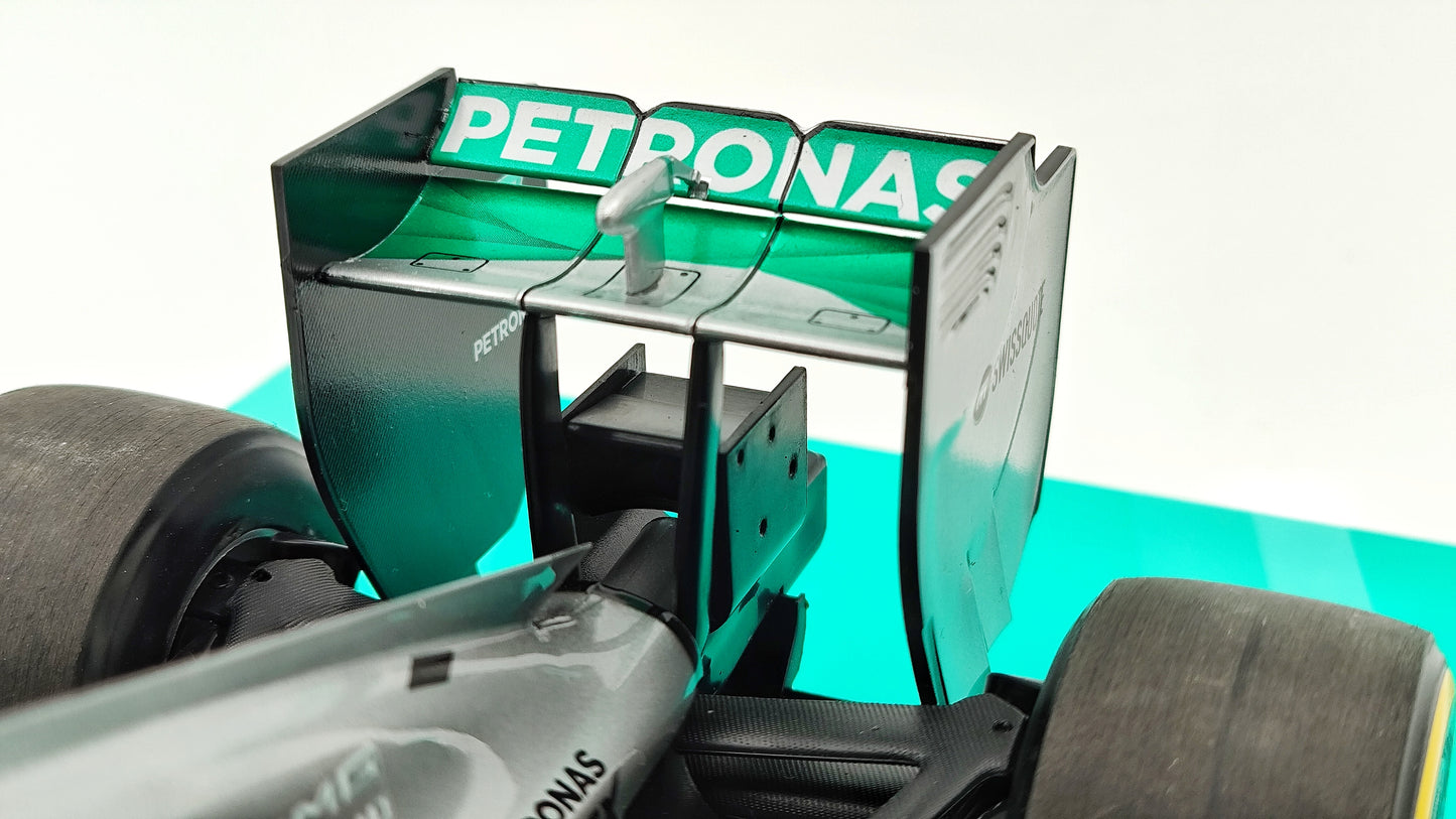 Minichamps AMG Mercedes W05 Lewis Hamilton Winner Abu Dhabi GP 2014 F1 World Champion 1/18 113140544