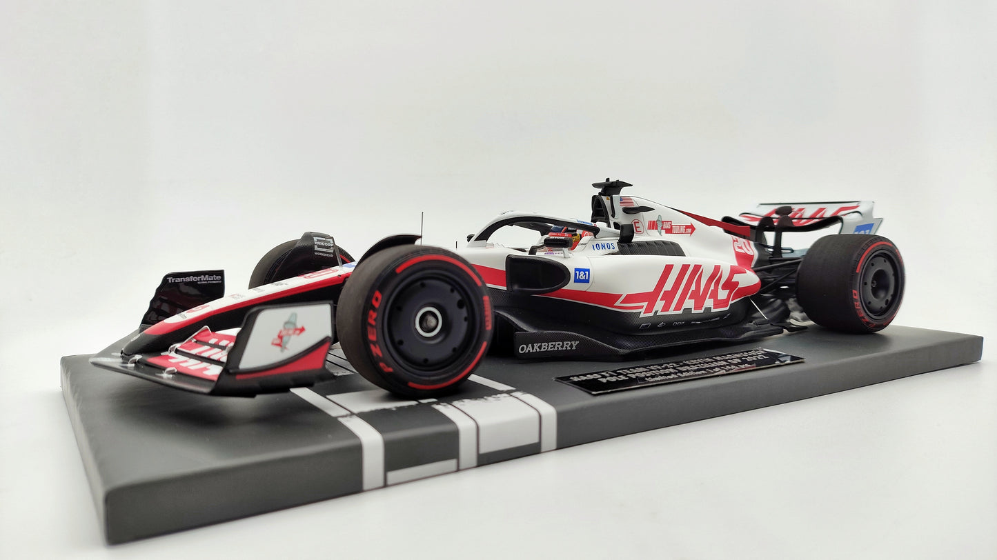 Minichamps Haas Ferrari VF22 Brazilian GP First Pole Kevin Magnussen 2022 F1 1/18 117222120