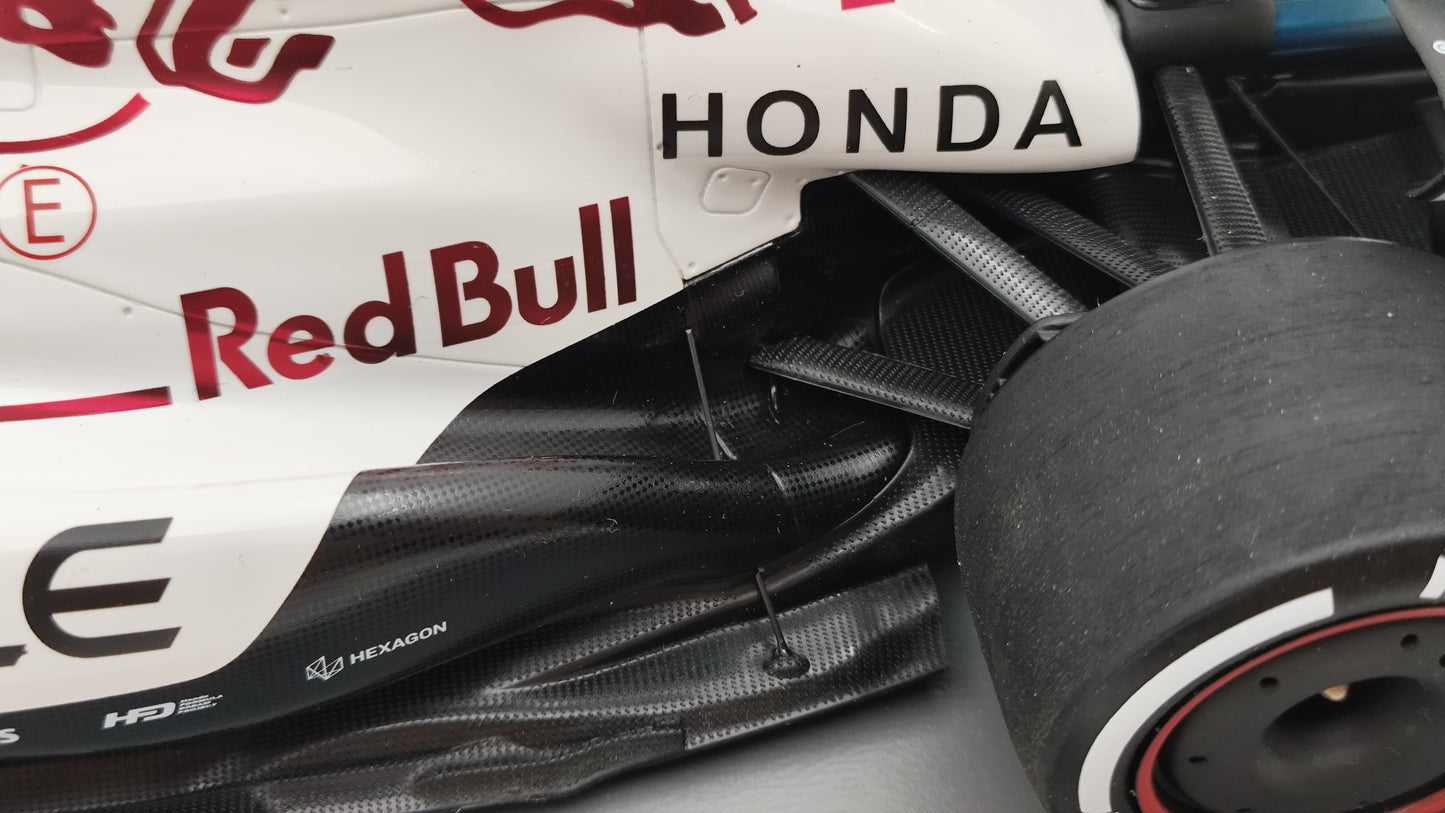 Spark Red Bull RB21 Max Verstappen Winner Japanese GP 2025 1/18 18S1004
