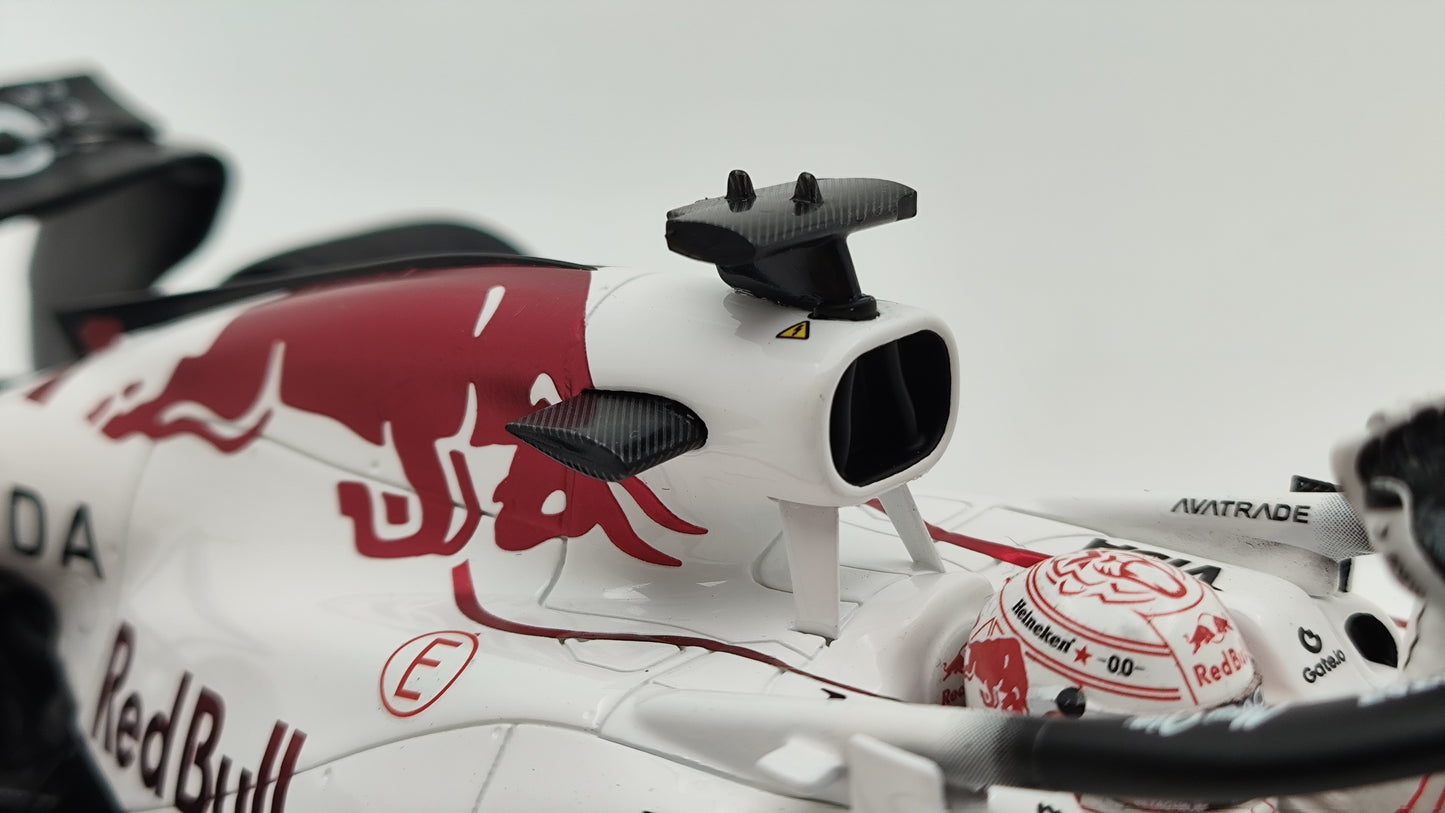 Spark Red Bull RB21 Max Verstappen Winner Japanese GP 2025 1/18 18S1004