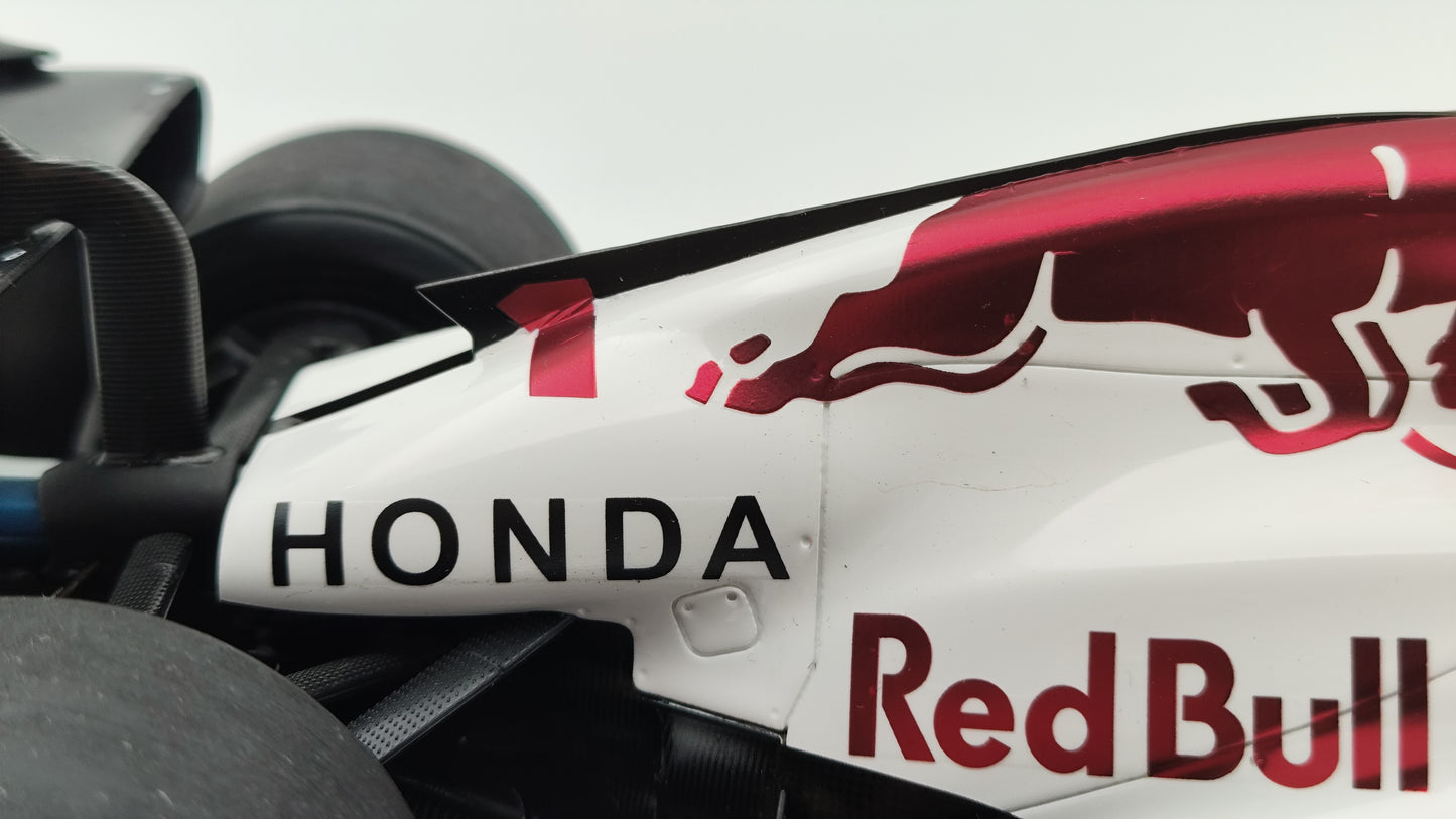 Spark Red Bull RB21 Max Verstappen Winner Japanese GP 2025 1/18 18S1004