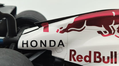 Spark Red Bull RB21 Max Verstappen Winner Japanese GP 2025 1/18 18S1004