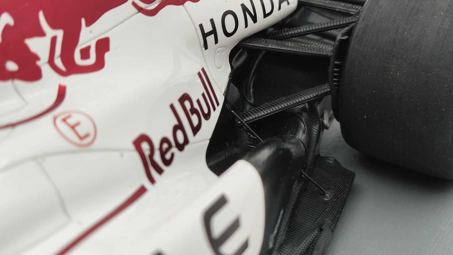 Spark Red Bull RB21 Max Verstappen Winner Japanese GP 2025 1/18 18S1004