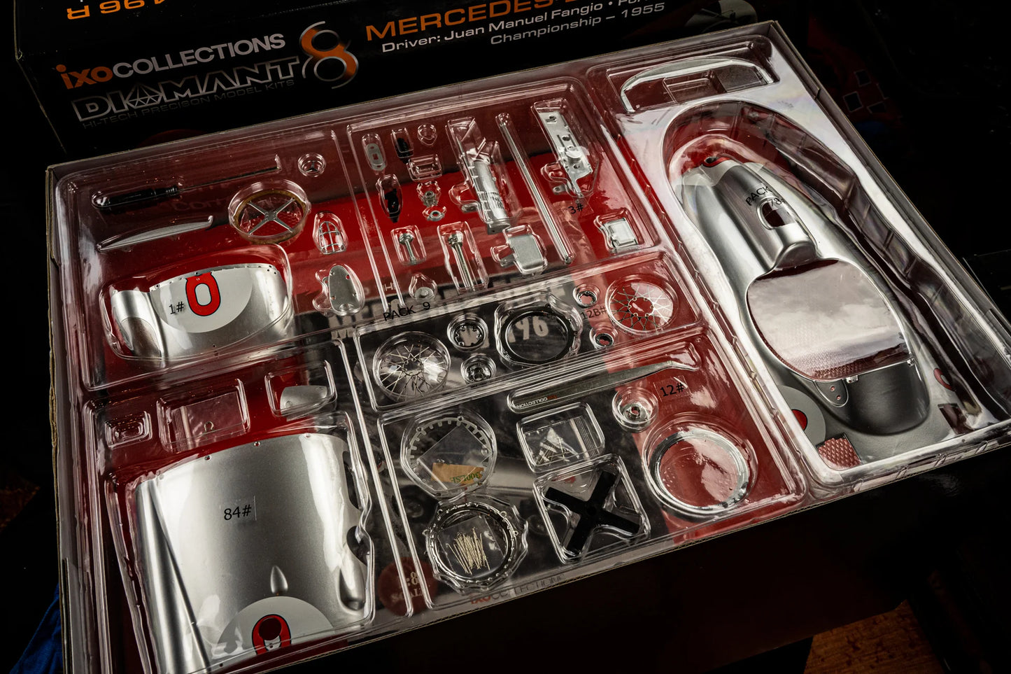 IXO Diamond 8 Mercedes W196 R n°8 Juan Manuel Fangio 1954-55 F1 World Champion 1/8 IXO-003