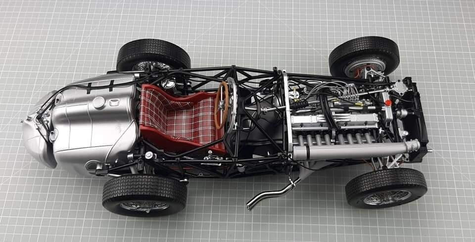 IXO Diamond 8 Mercedes W196 R n°8 Juan Manuel Fangio 1954-55 F1 World Champion 1/8 IXO-003