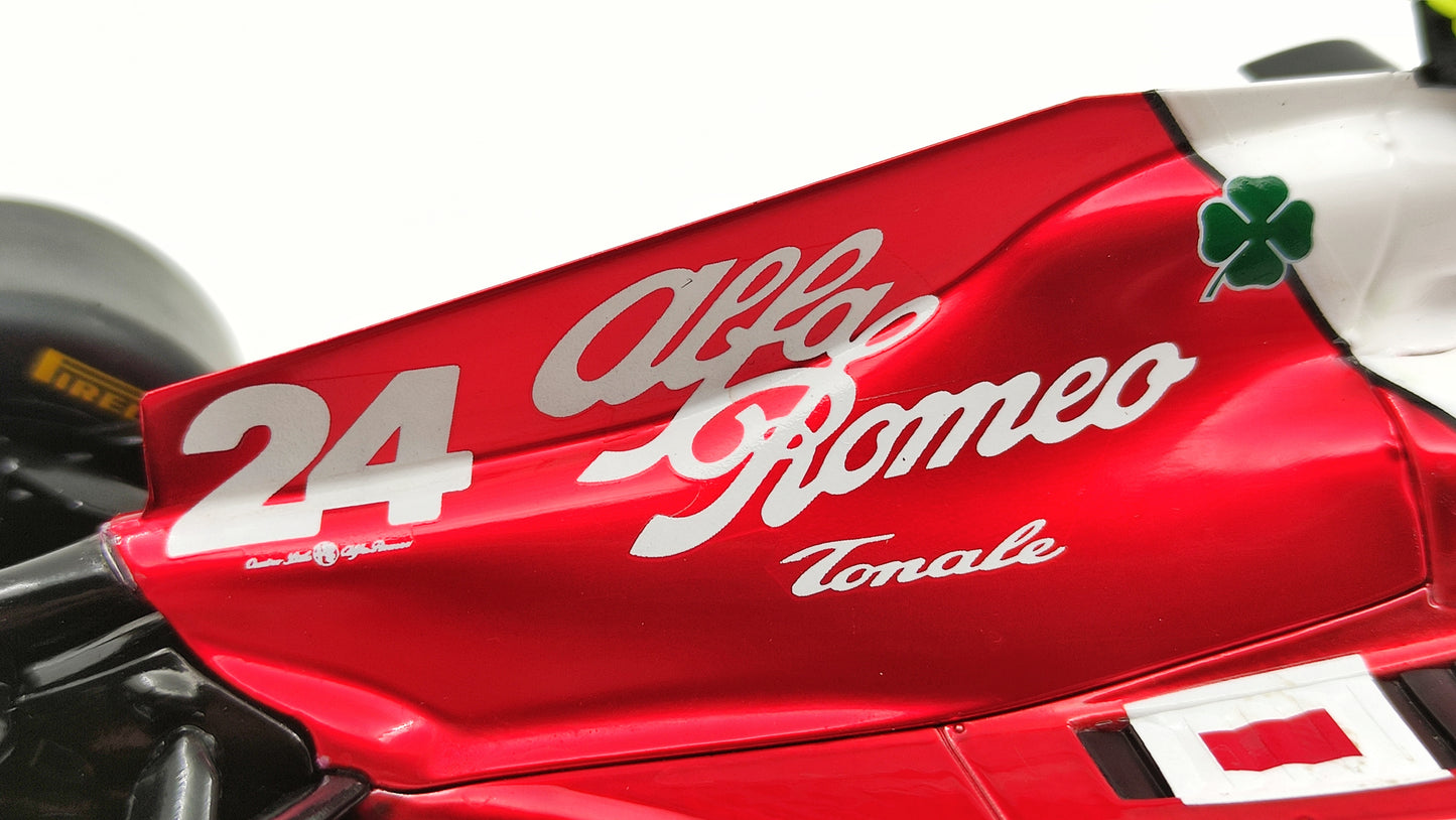 Solido Alfa Romeo F1 C42 Zhou Guanyu 2022 Canadian GP 1/18 S1810202