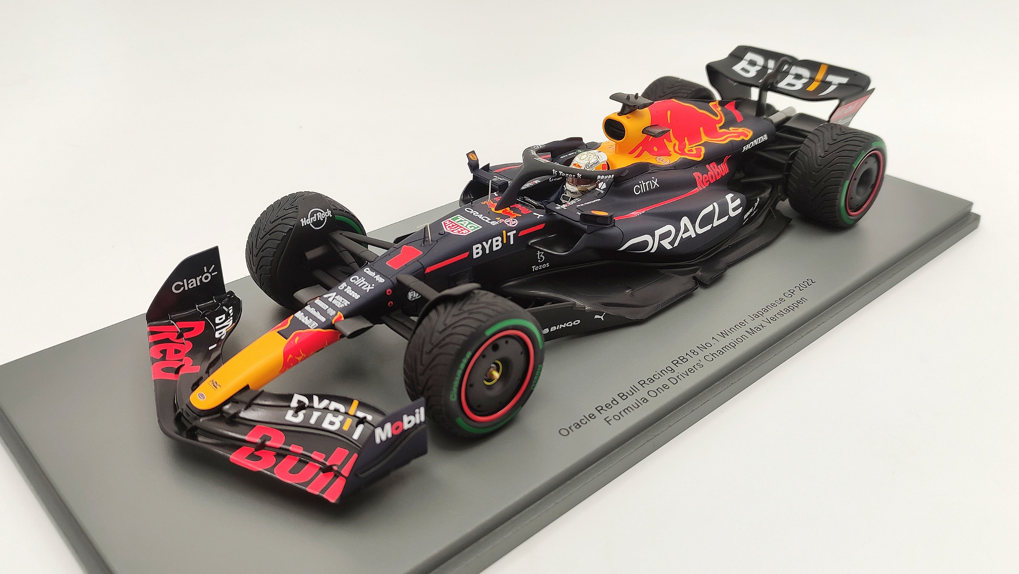 Spark Red Bull RB18 Max Verstappen Winner Japanese GP 2022 1/18 F1