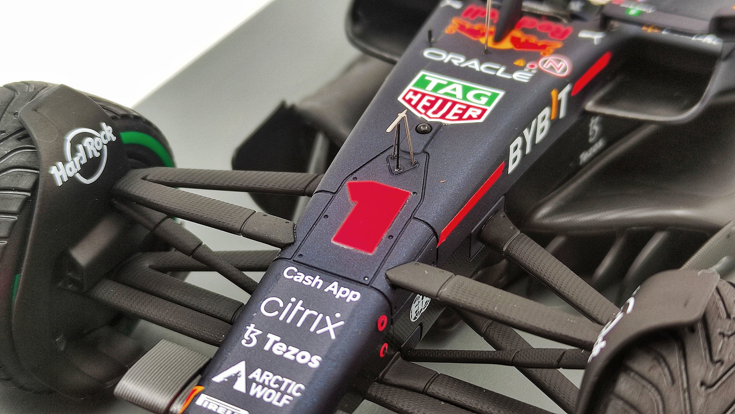 Spark Red Bull RB18 Max Verstappen Winner Japanese GP 2022 1/18 F1 World Champion 18S774
