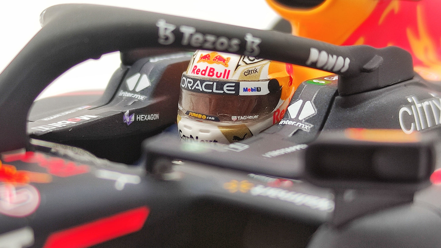 Spark Red Bull RB18 Max Verstappen Winner Japanese GP 2022 1/18 F1 World Champion 18S774
