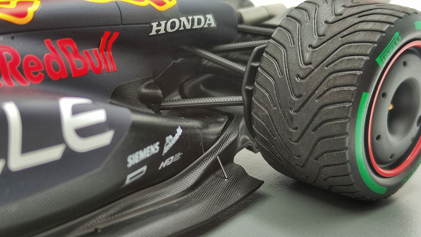 Spark Red Bull RB18 Max Verstappen Winner Japanese GP 2022 1/18 F1 World Champion 18S774