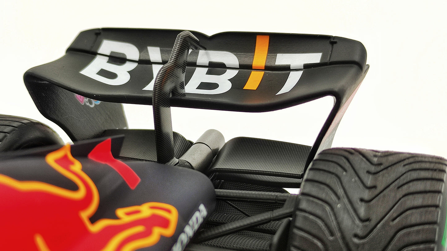 Spark Red Bull RB18 Max Verstappen Winner Japanese GP 2022 1/18 F1 World Champion 18S774