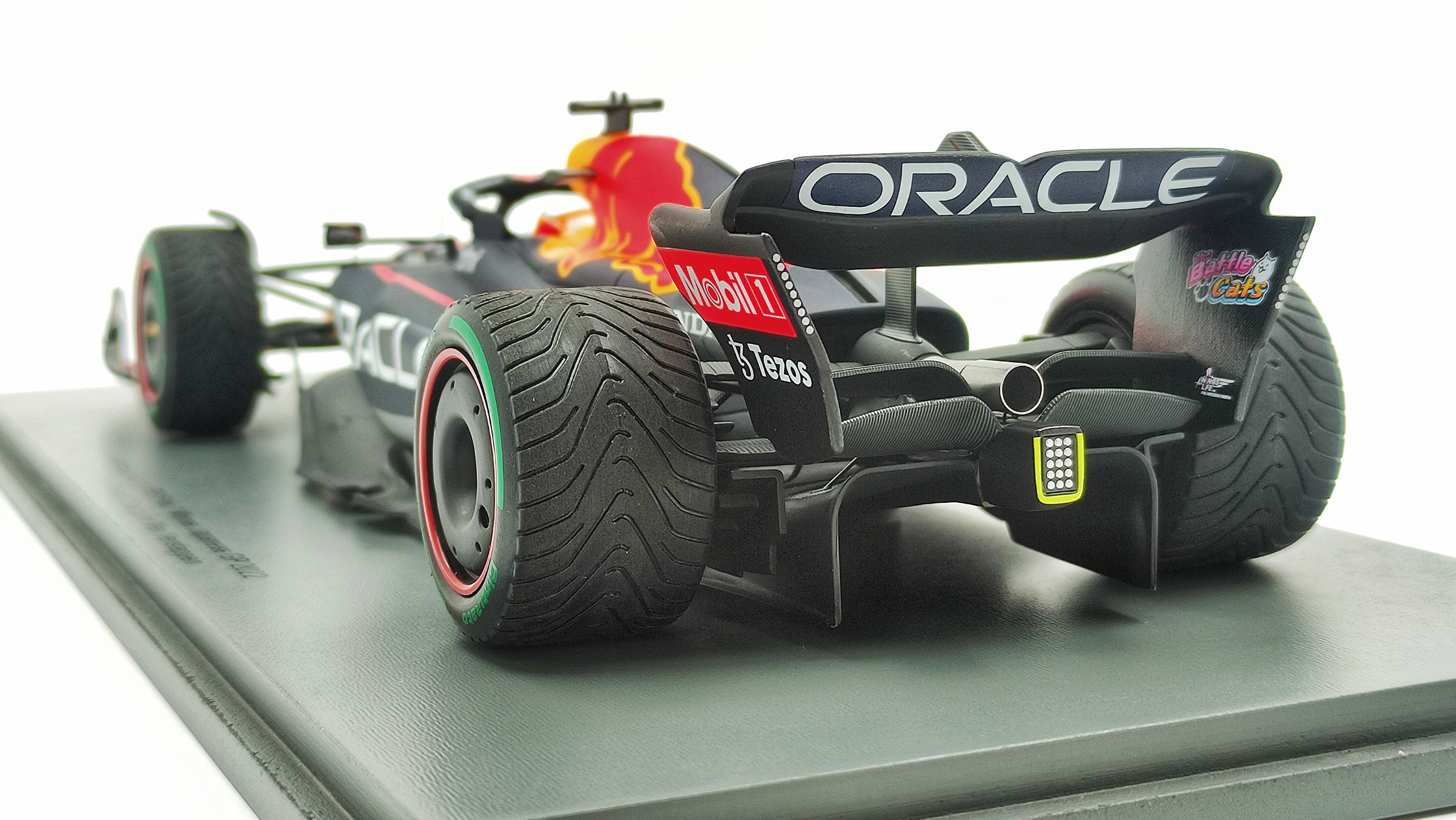 Spark Red Bull RB18 Max Verstappen Winner Japanese GP 2022 1/18 F1