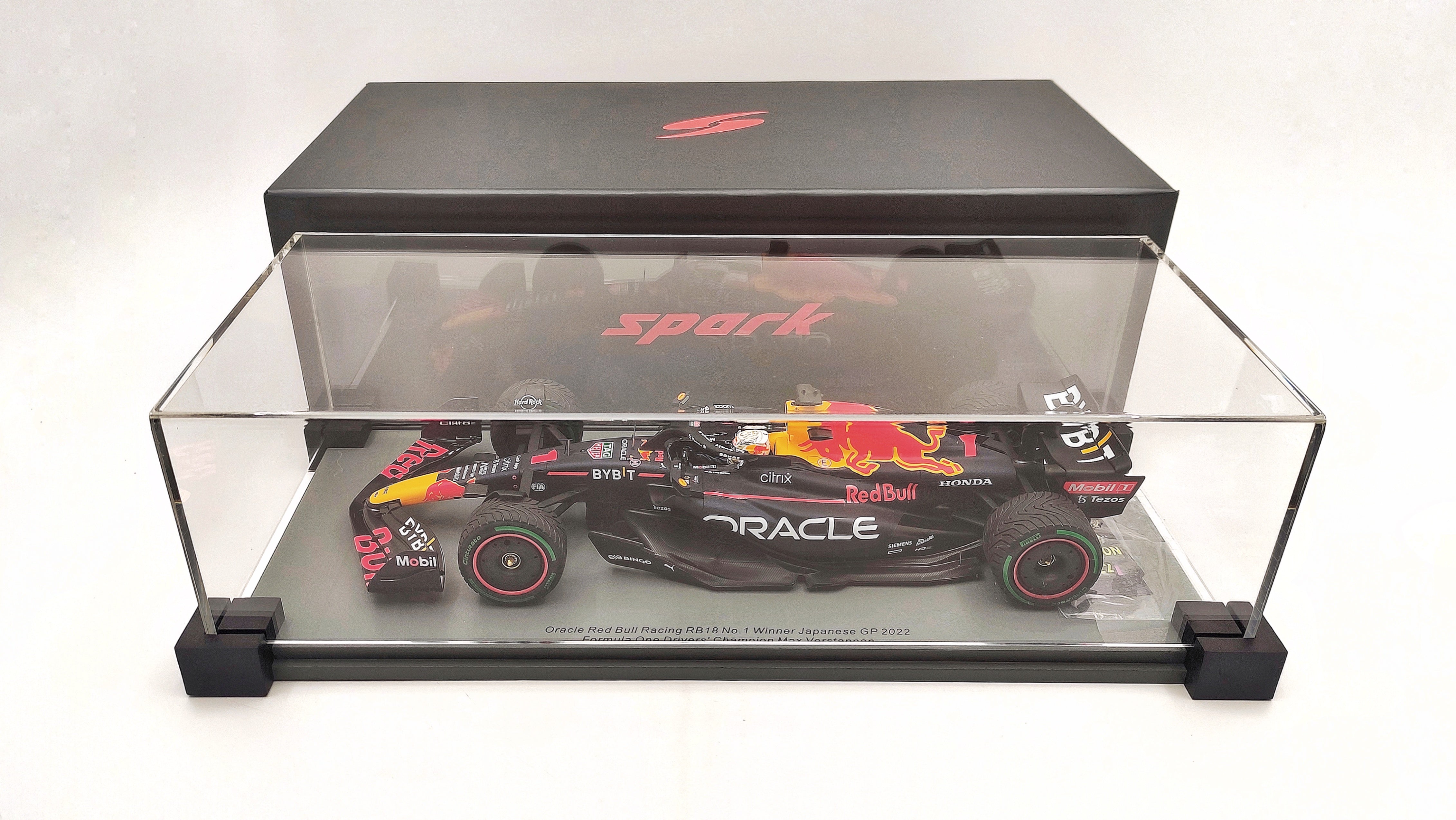 Spark Red Bull RB18 Max Verstappen Winner Japanese GP 2022 1/18 F1