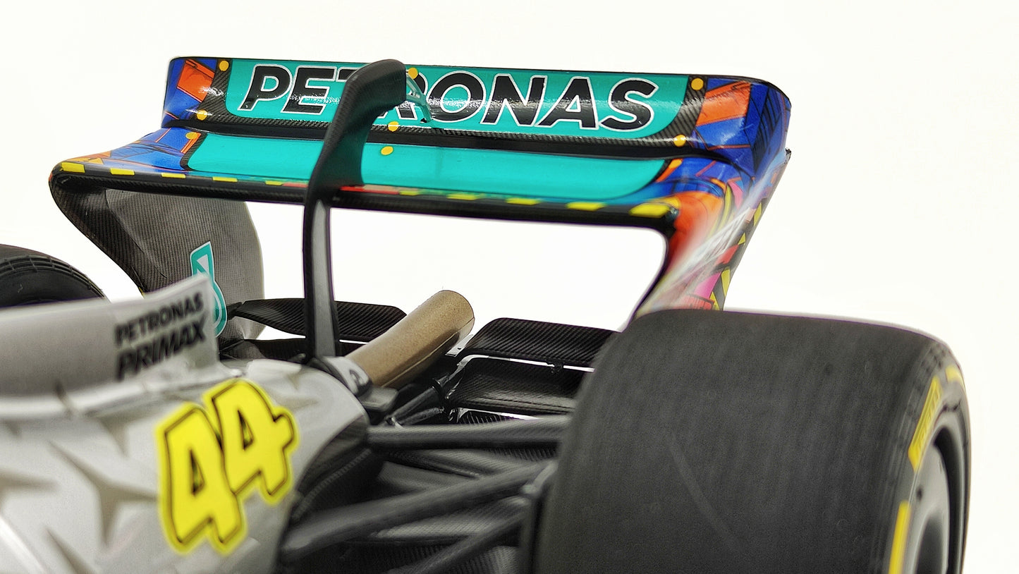 Minichamps AMG Mercedes W13 Lewis Hamilton 2022 Miami GP 1/18 110220544