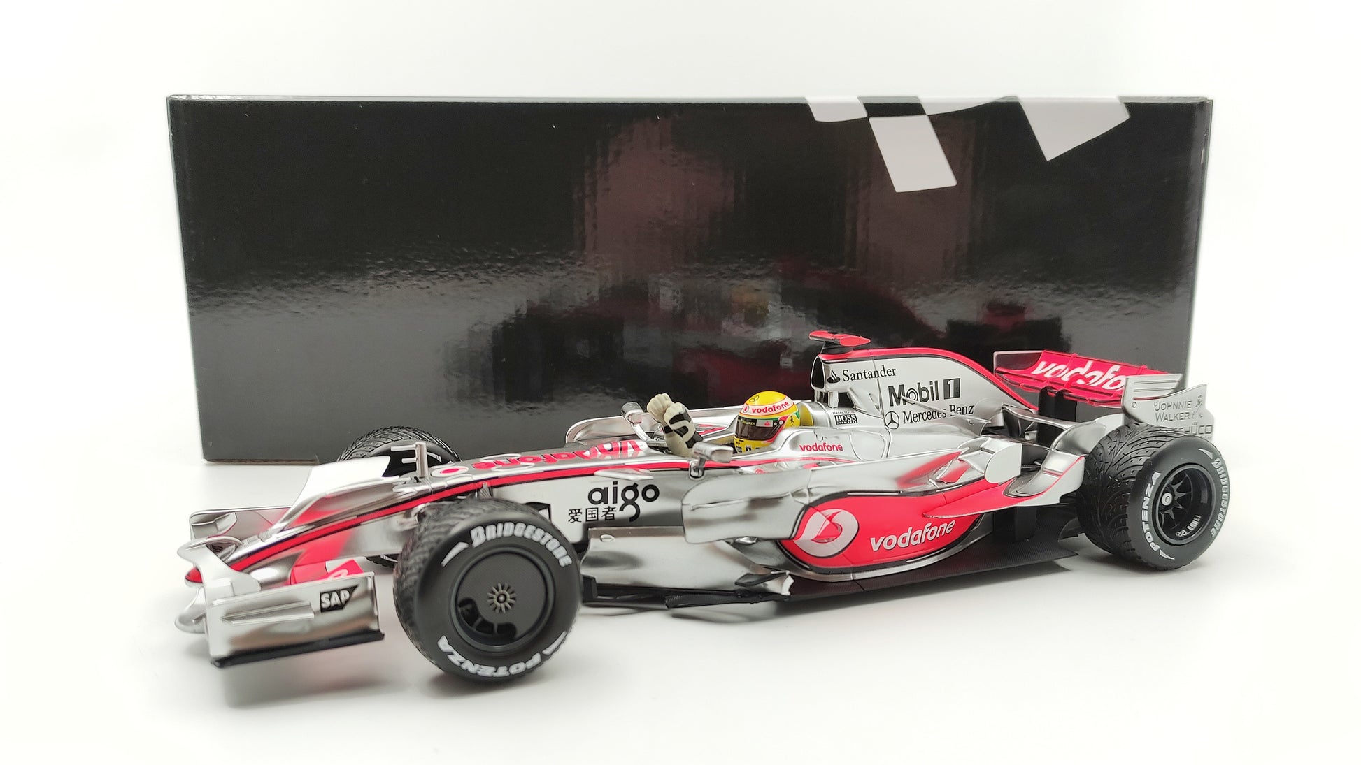 Minichamps Mclaren Mercedes MP4/23 Lewis Hamilton 2008 Brazilian GP winner  1/18 530081832