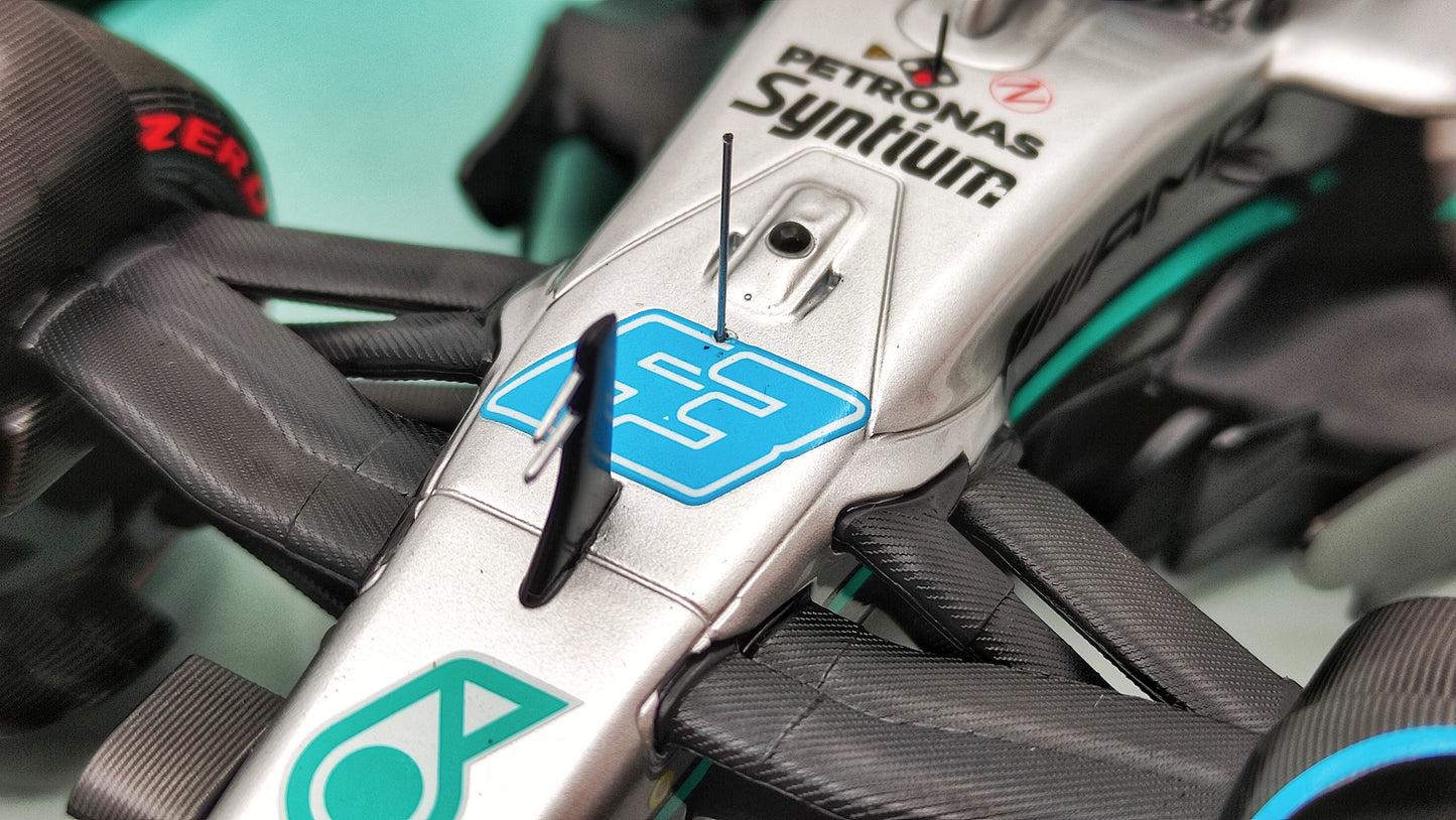 Minichamps AMG Mercedes W13 George Russell Brazilian GP 2022 First win 1/18 113222163