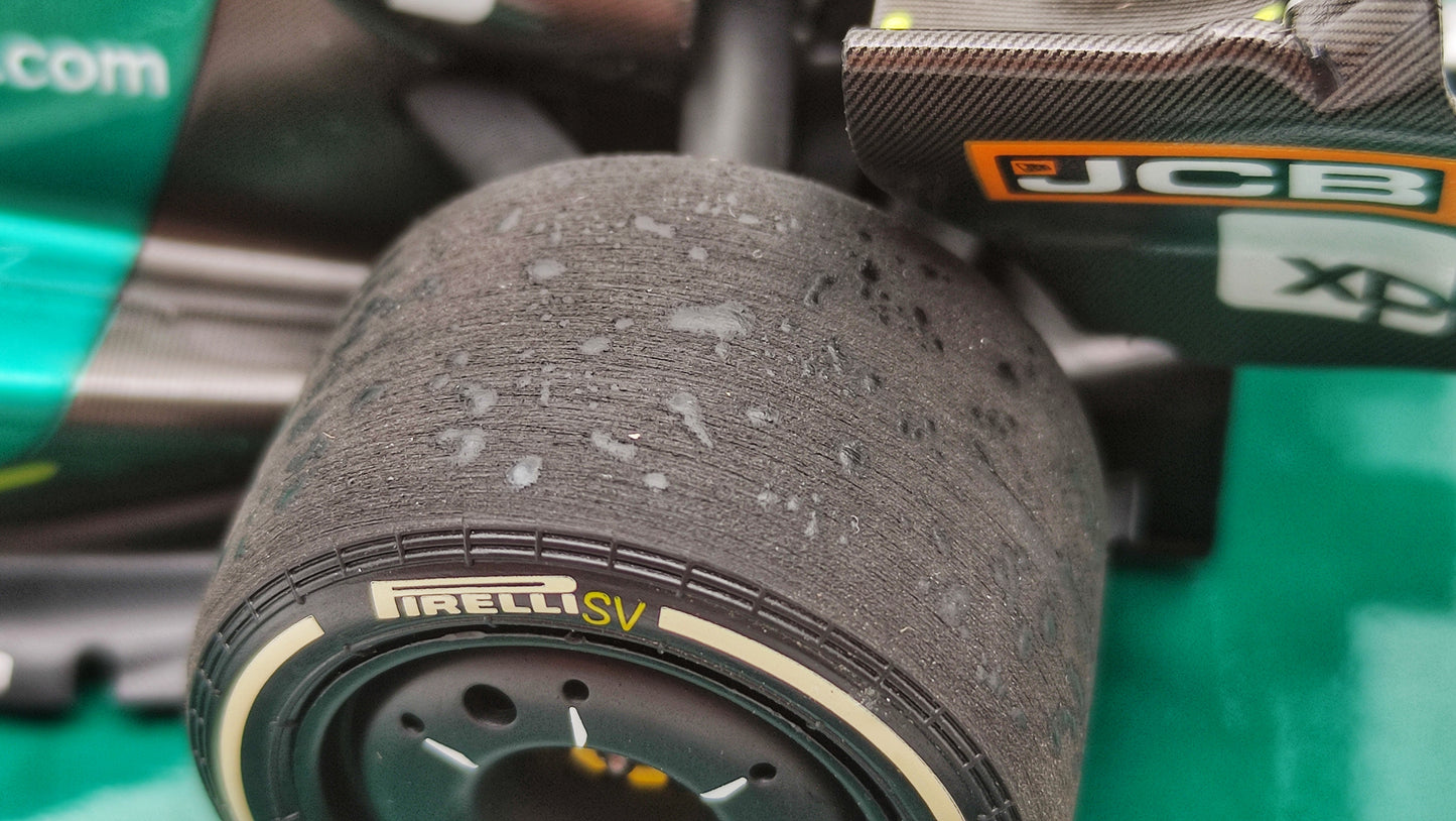 Minichamps Aston Martin AMR22 Sebastian Vettel Last Race Abu Dhabi GP 2022 1/18 147222205