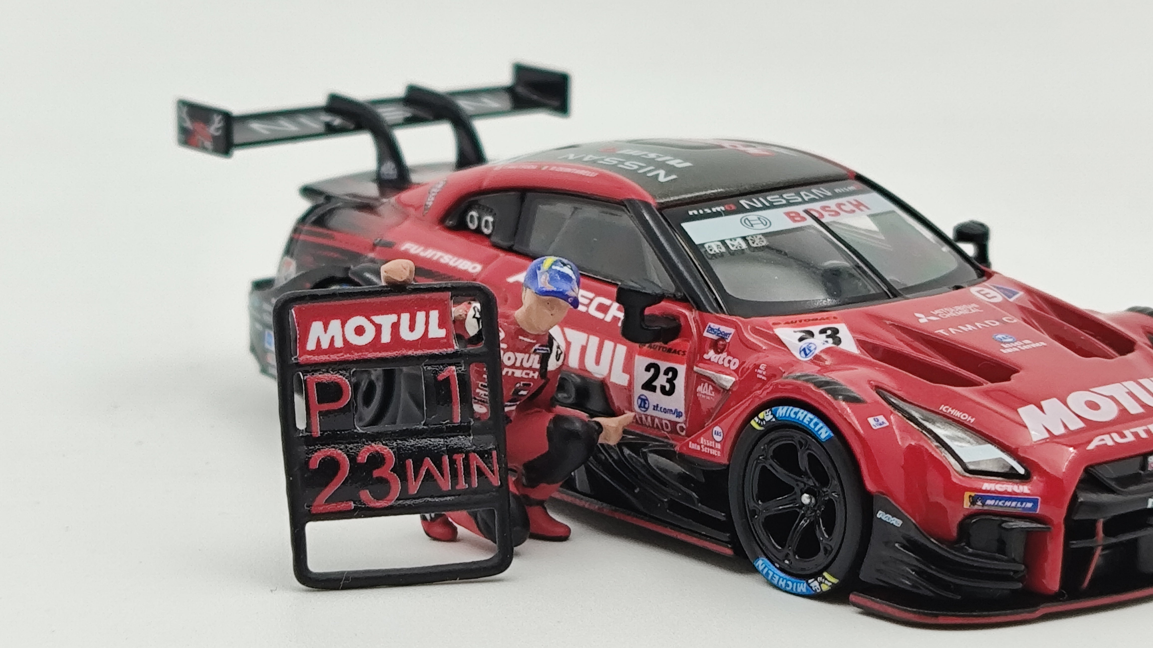Mini GT Super GT Nissan GT-R Suzuka Winner Matsuda/Quintarelli 1
