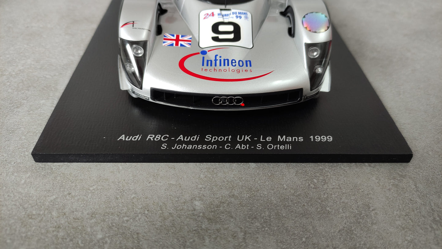 Spark Audi R8C N°9 24H Le Mans 1999 Audi Sport UK 1/18 18S339