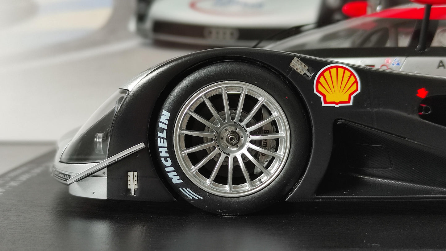 Spark Audi R8C N°9 24H Le Mans 1999 Audi Sport UK 1/18 18S339