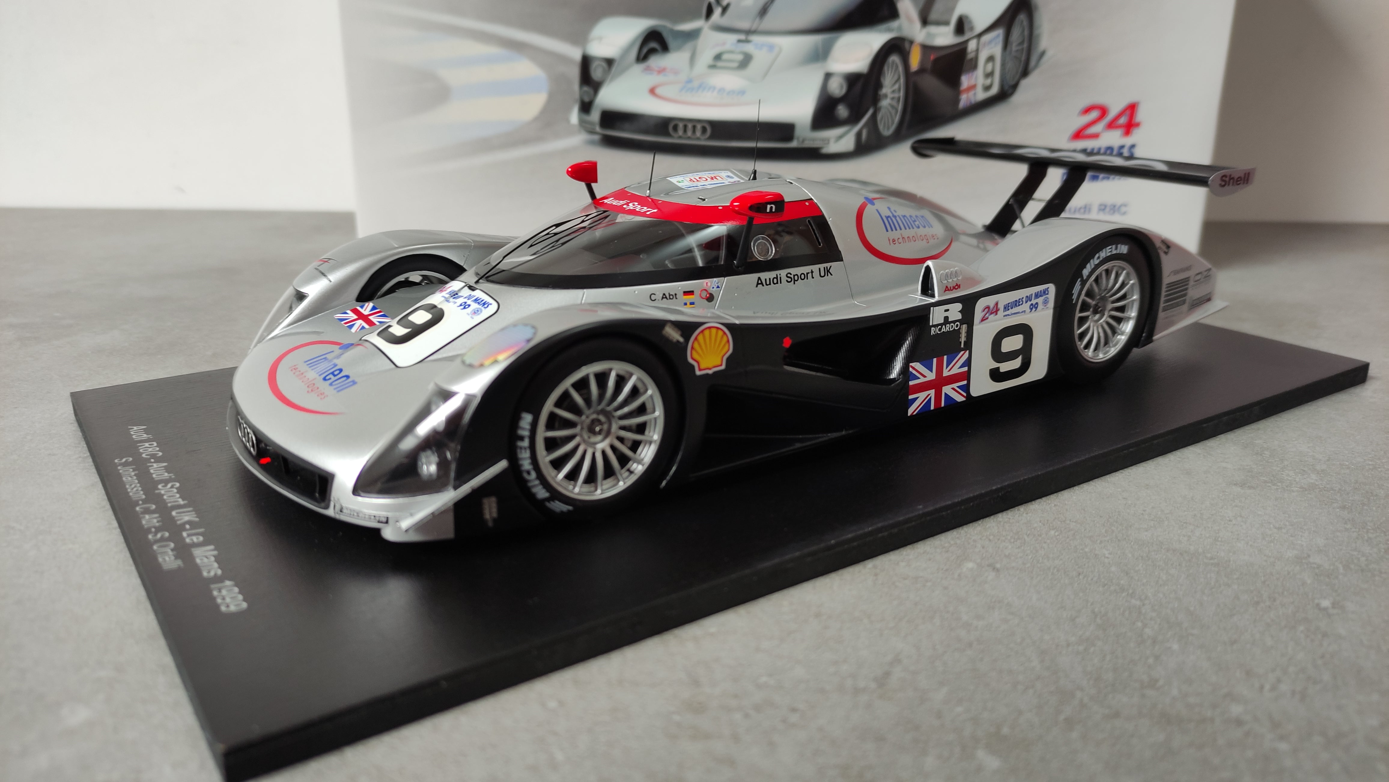 Spark Audi R8C N°9 24H Le Mans 1999 Audi Sport UK 1/18 18S339