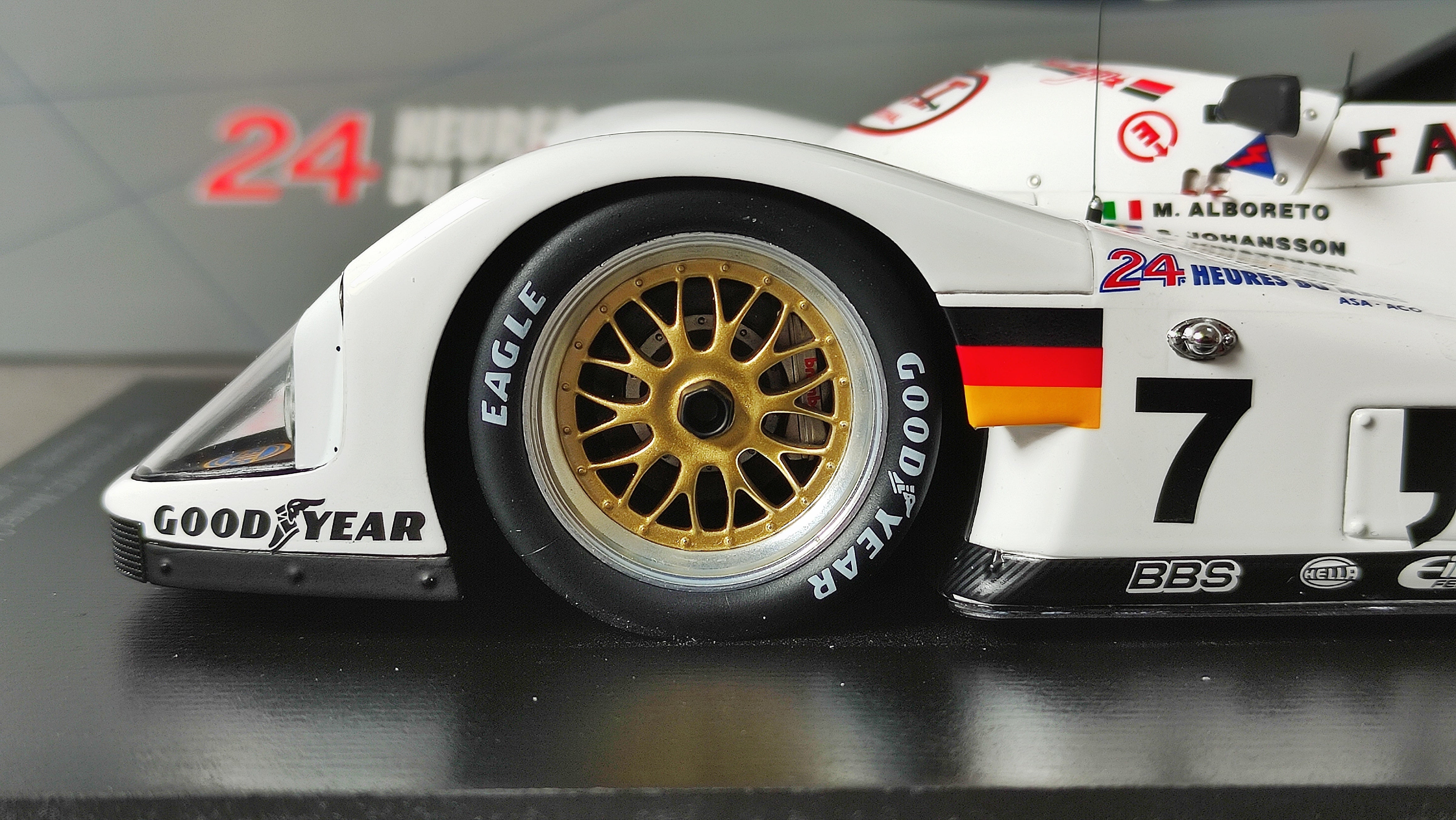 Spark TWR Joest Porsche WSC-95 1997 Le Mans 24hrs Winner 1/18