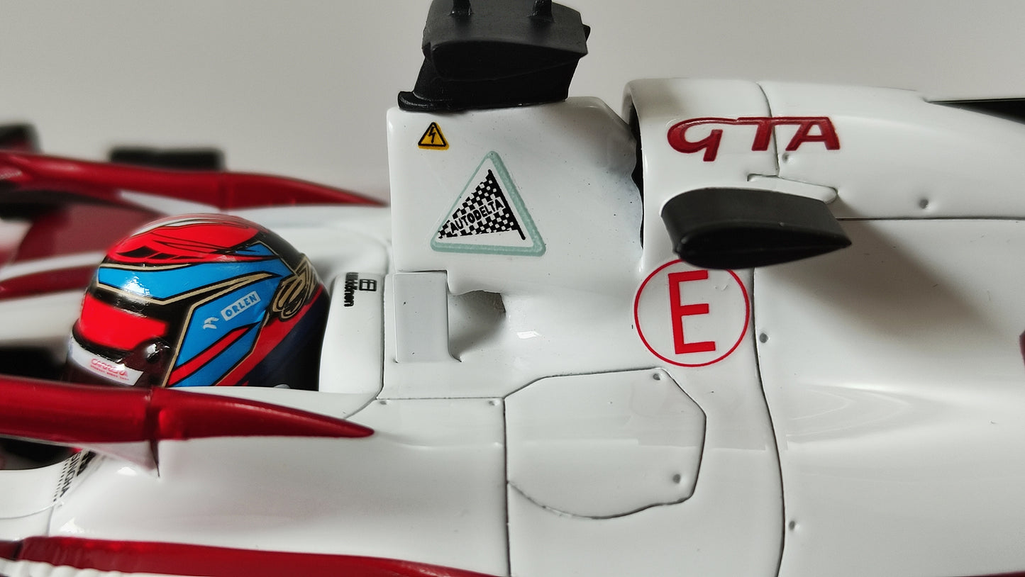 Minichamps Alfa Romeo Ferrari C41 Kimi Raikkonen 2021 Bahrain GP 1/18 Limited Edition 150 pcs.