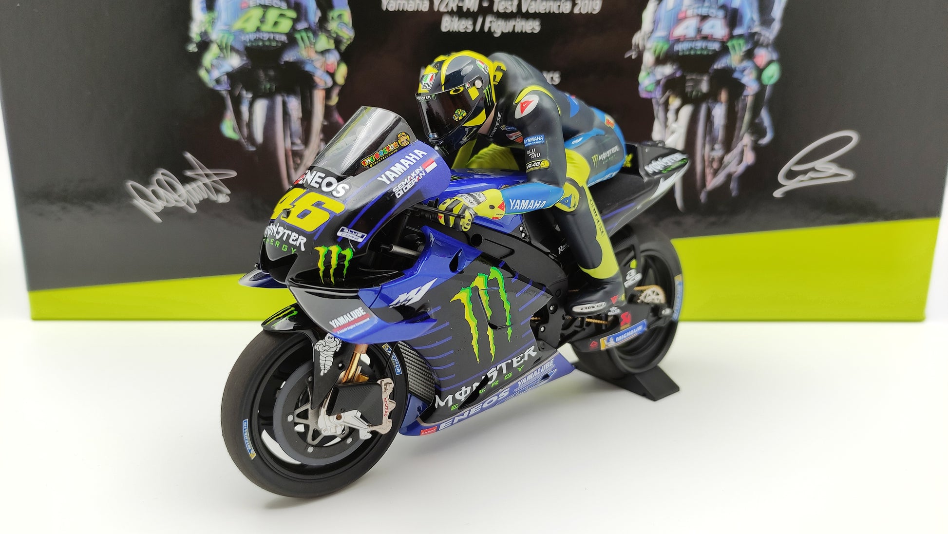 1/12 MINICHAMPS YAMAHA YZR-M1 2004 V.ロッシ-