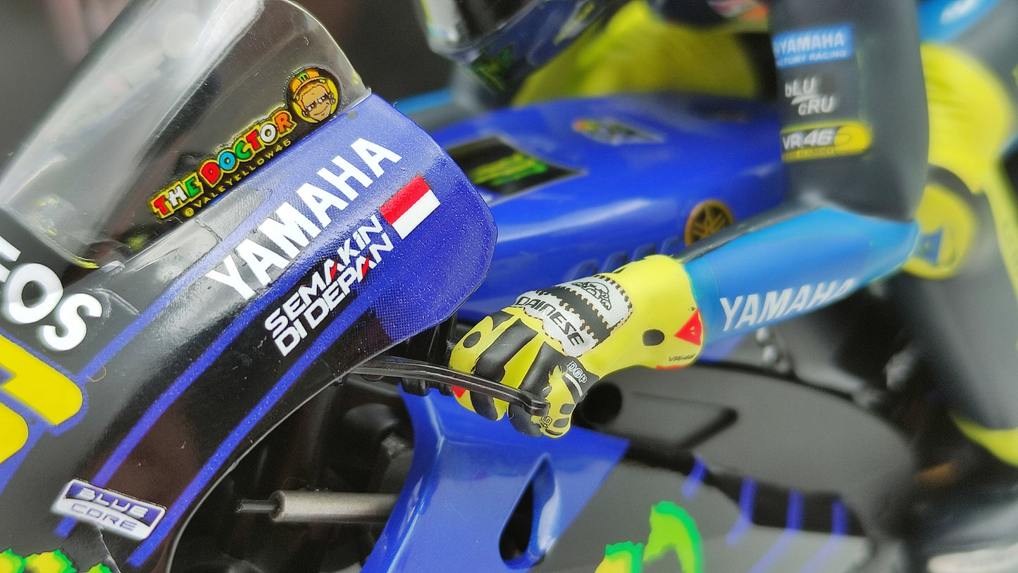 Minichamps Moto GP Yamaha YZR-M1 2 bike set Valentino Rossi Lewis Hamilton 1/12 Valencia 2019 Limited Edition 1446 pcs.