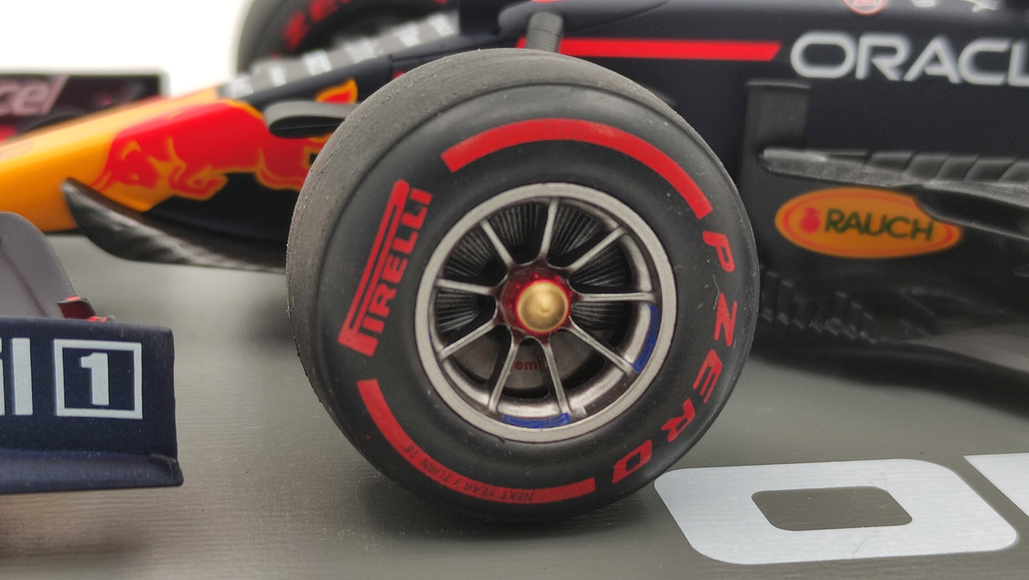 Spark Red Bull Honda RB16b Max Verstappen Winner Abu Dhabi GP 2021 1/18 F1 World Champion 18S609