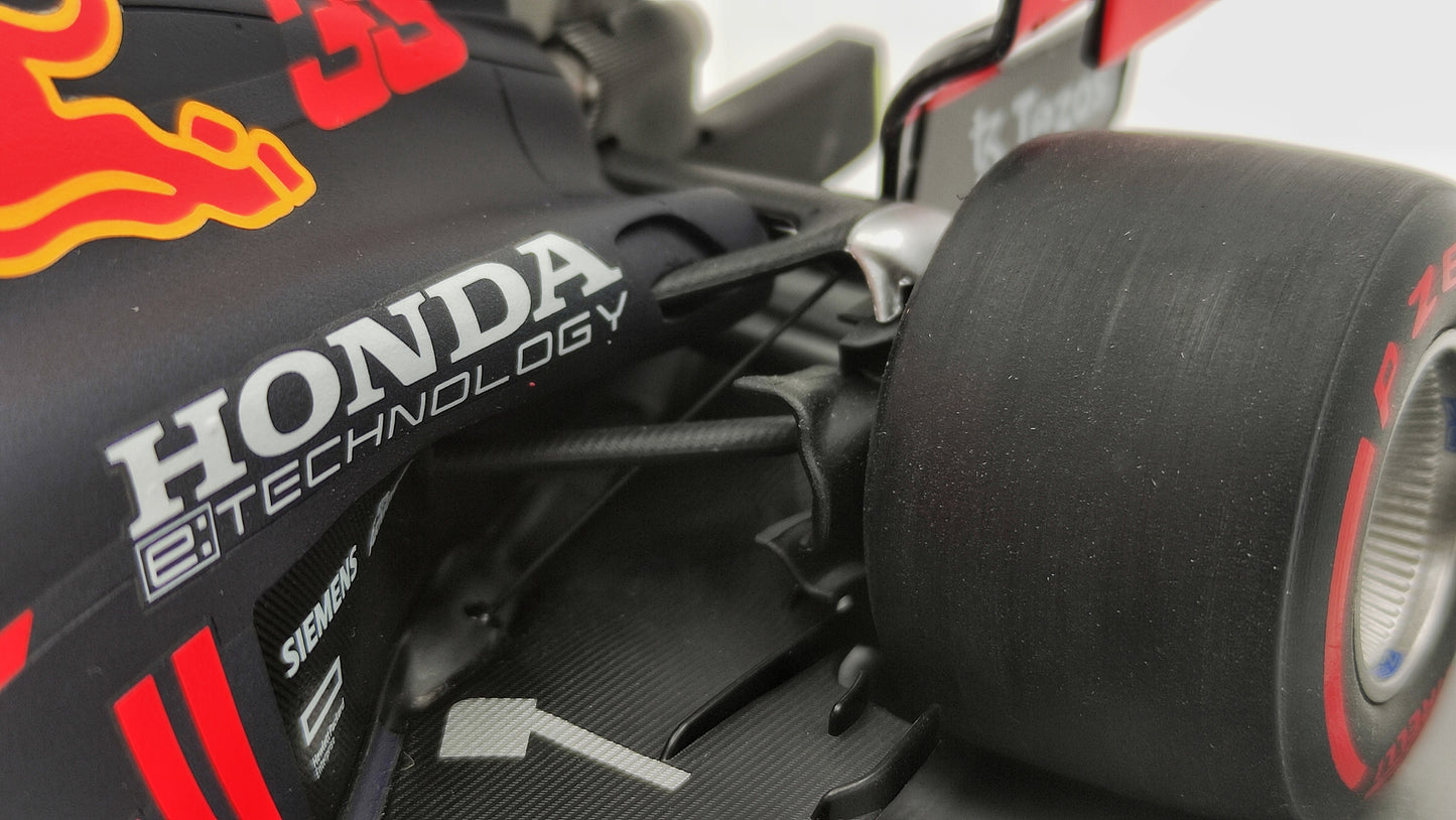 Spark Red Bull Honda RB16b Max Verstappen Winner Abu Dhabi GP 2021 1/18 F1 World Champion 18S609