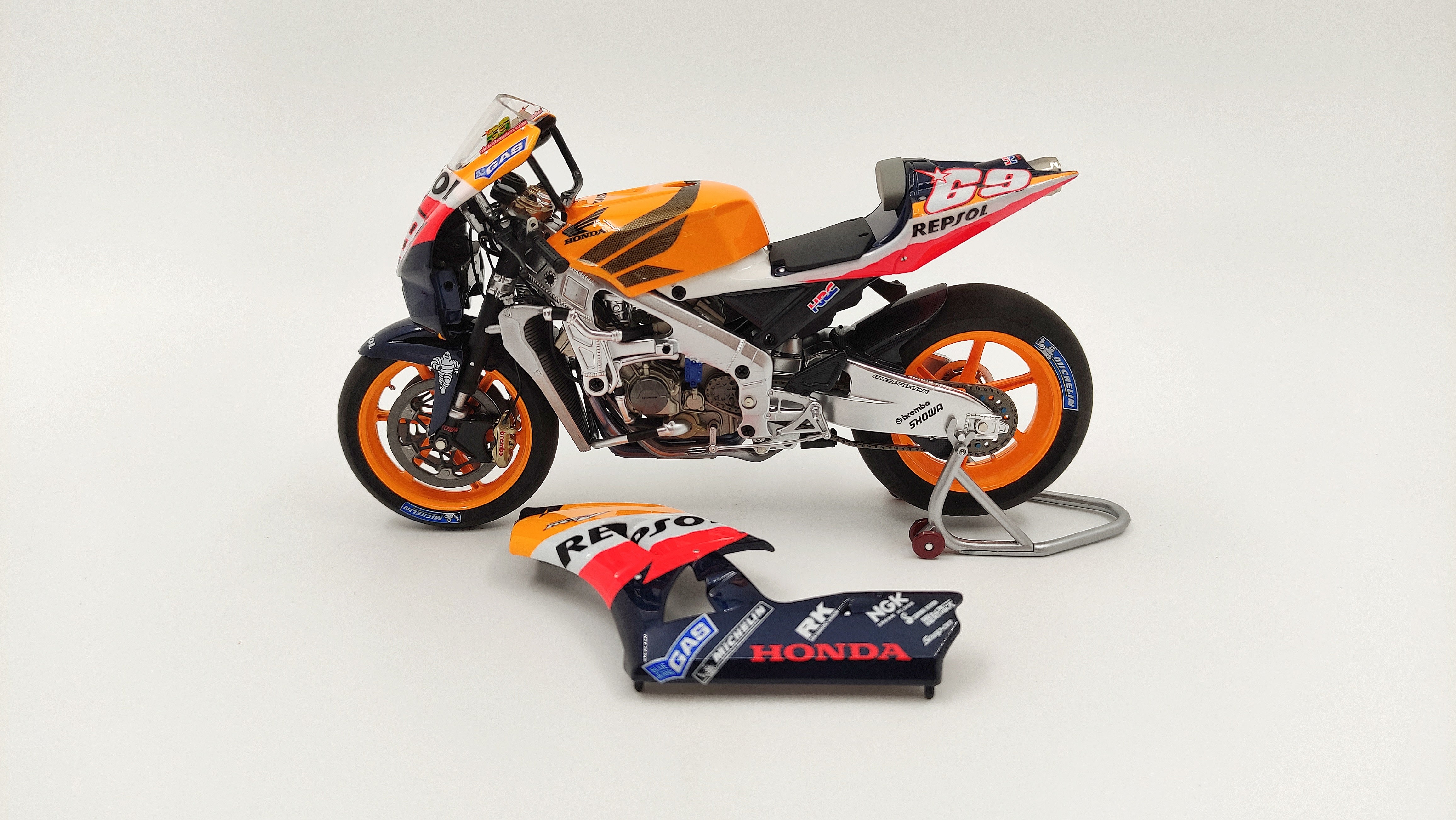 Minichamps Moto GP Honda RC211V Nicky Hayden 2006 World Champion 1