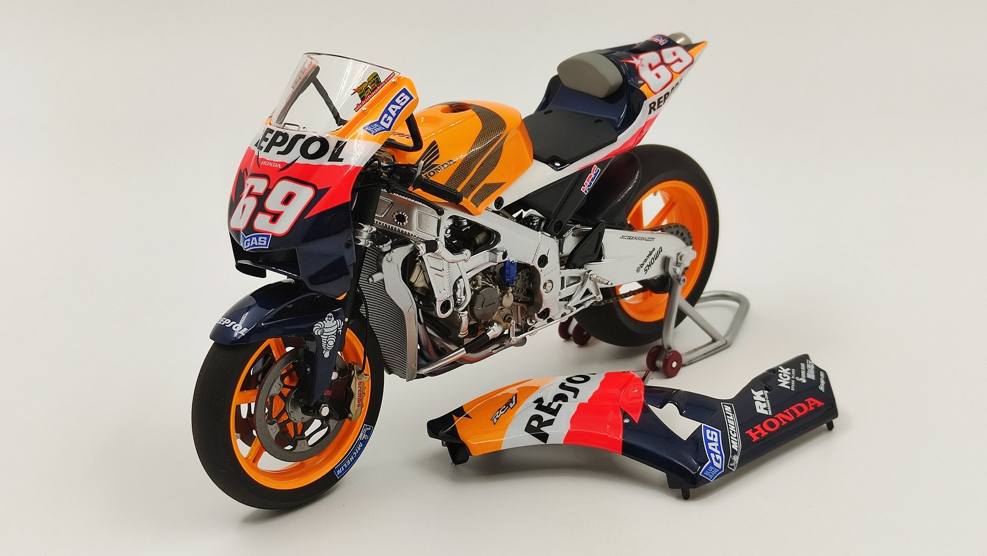 Minichamps Moto GP Honda RC211V Nicky Hayden 2006 World Champion 1 