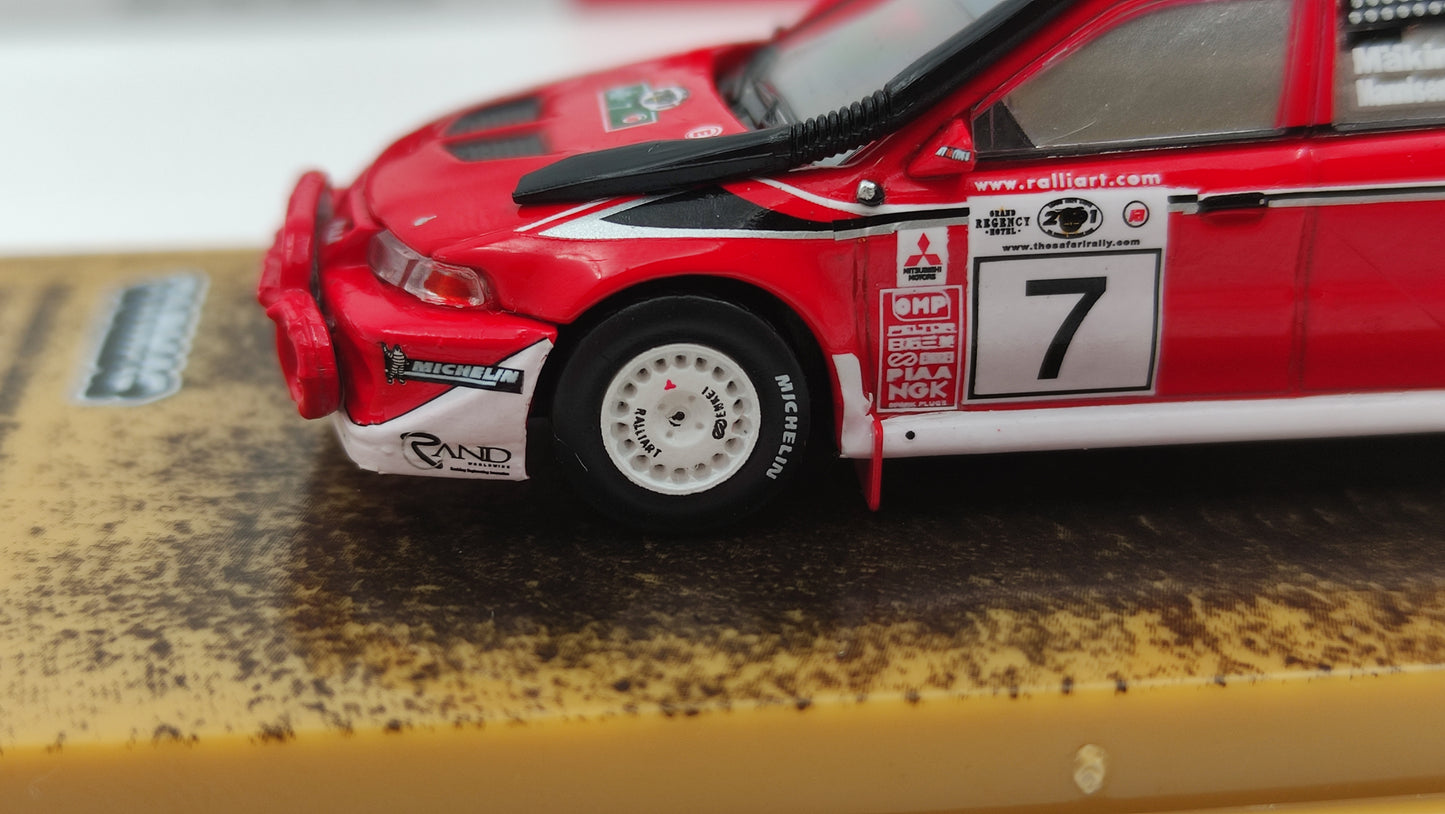 Tarmac Works Mitsubishi Lancer Evo 6.5 WRC T.Makinen/R.Mannisenmäki Safari Rally Kenya Winner 2001 TC-T64-021-01SAF