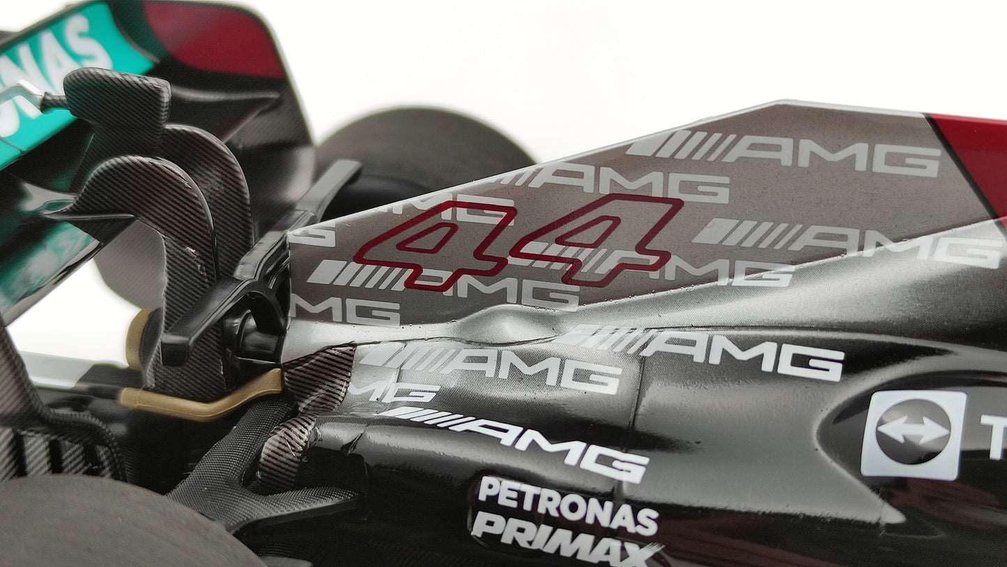 Minichamps AMG Mercedes W12 Lewis Hamilton 2021 Brazilian GP winner 1/18 110212044