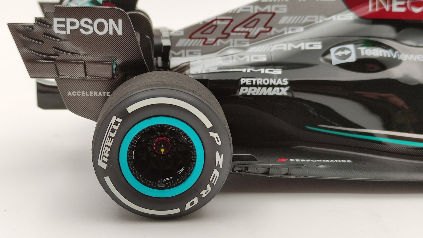 Minichamps AMG Mercedes W12 Lewis Hamilton 2021 Brazilian GP winner 1/18 110212044