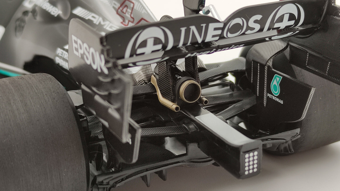 Minichamps AMG Mercedes W12 Lewis Hamilton 2021 Brazilian GP winner 1/18 110212044